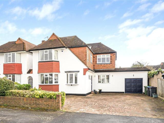 4 bedroom link detached house for sale