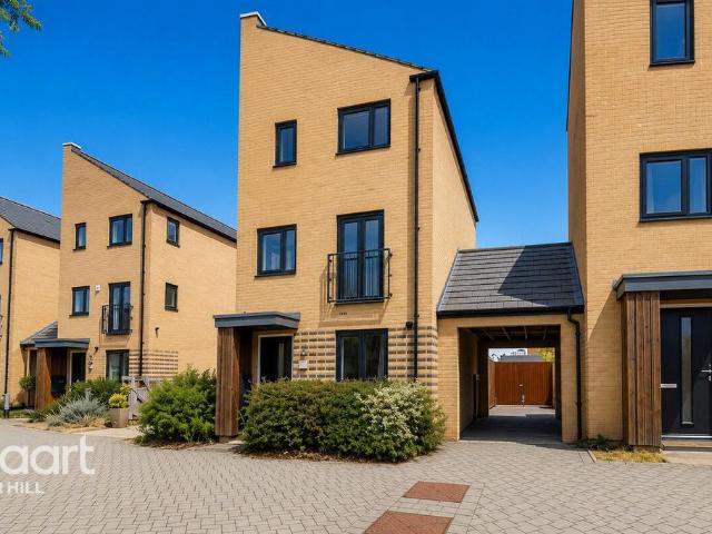 4 bedroom link detached house for sale