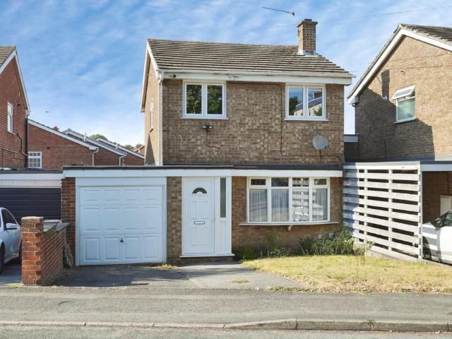 4 bedroom link detached house for sale