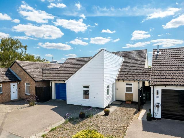 4 bedroom link detached house for sale