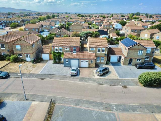 4 bedroom link detached house for sale