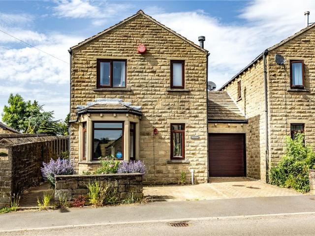 4 bedroom link detached house for sale