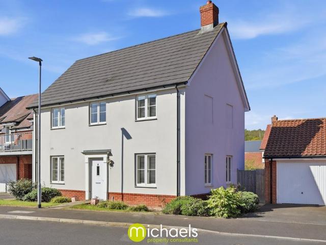 4 bedroom link detached house for sale