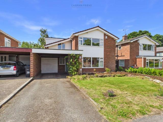 4 bedroom link detached house for sale