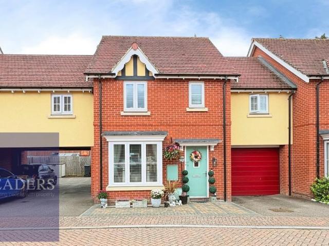 4 bedroom link detached house for sale