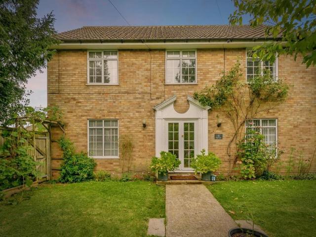 4 bedroom link detached house for sale