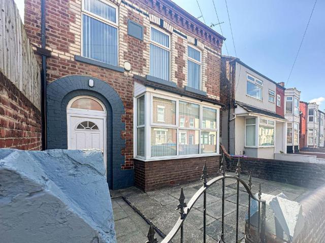 4 bedroom link detached house for sale