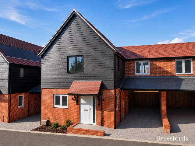 4 bedroom link detached house for sale