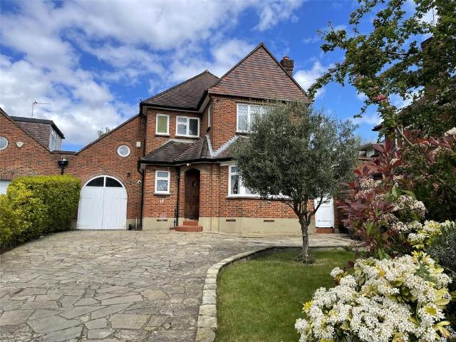 4 bedroom link detached house for sale
