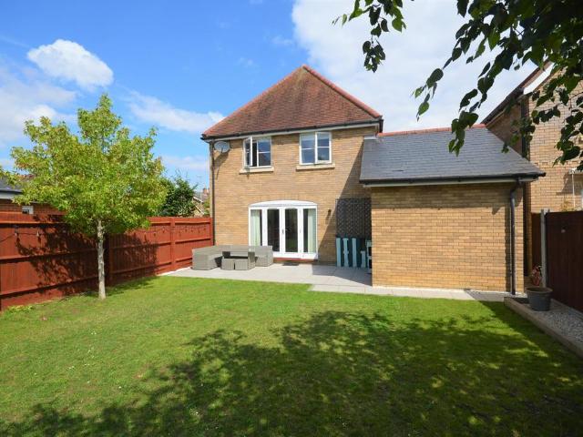 4 bedroom link detached house for sale