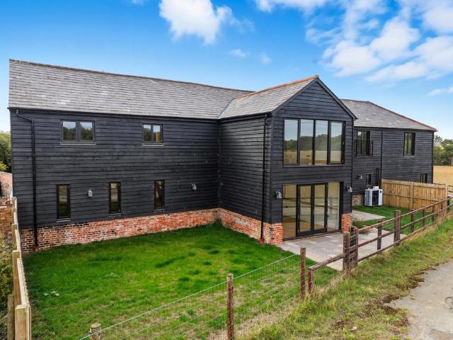 4 bedroom link detached house for sale