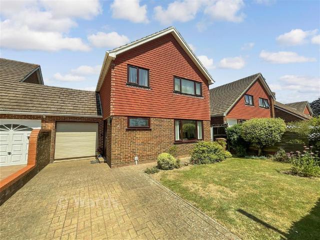 4 bedroom link detached house for sale