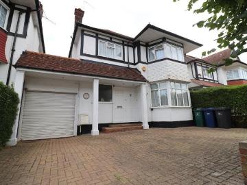 4 bedroom link detached house for sale
