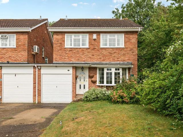 4 bedroom link detached house for sale