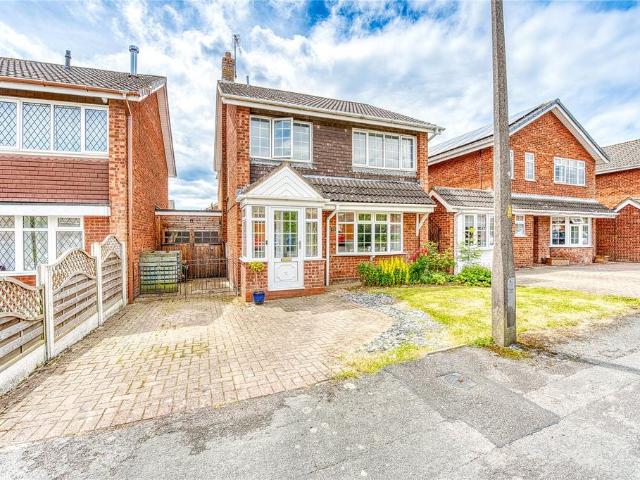 4 bedroom link detached house for sale