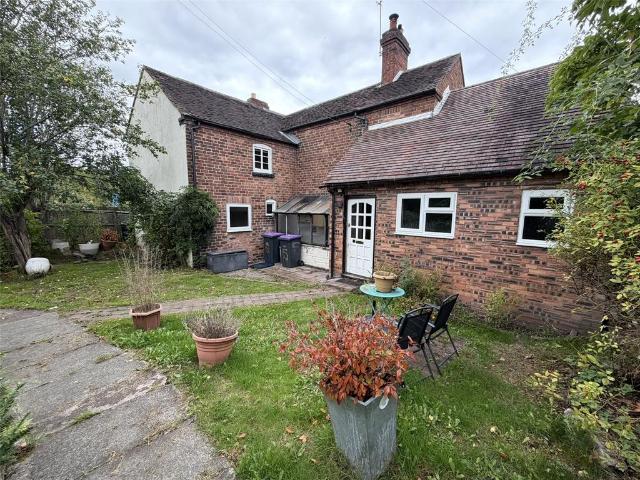 4 bedroom link detached house for sale
