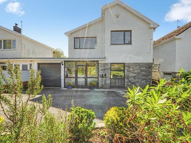 4 bedroom link detached house for sale