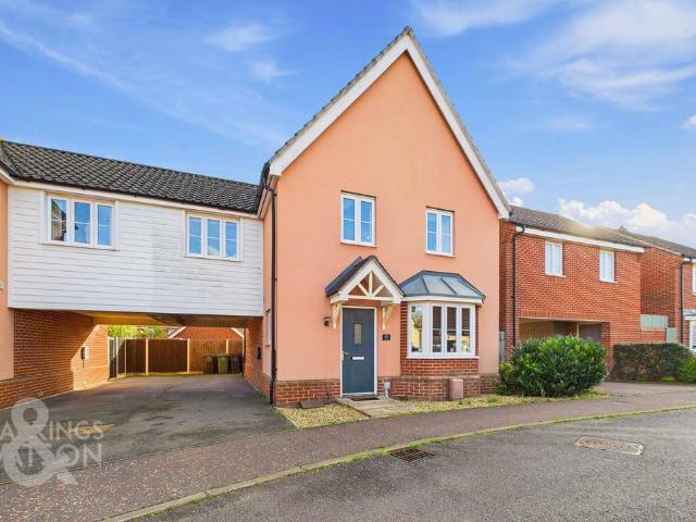 4 bedroom link detached house for sale
