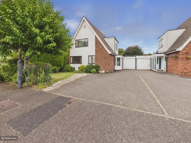 4 bedroom link detached house for sale