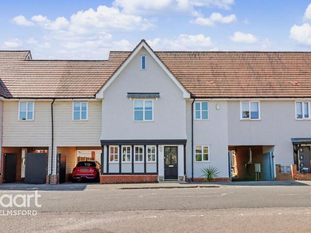 4 bedroom link detached house for sale