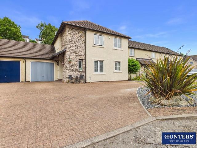 4 bedroom link detached house for sale
