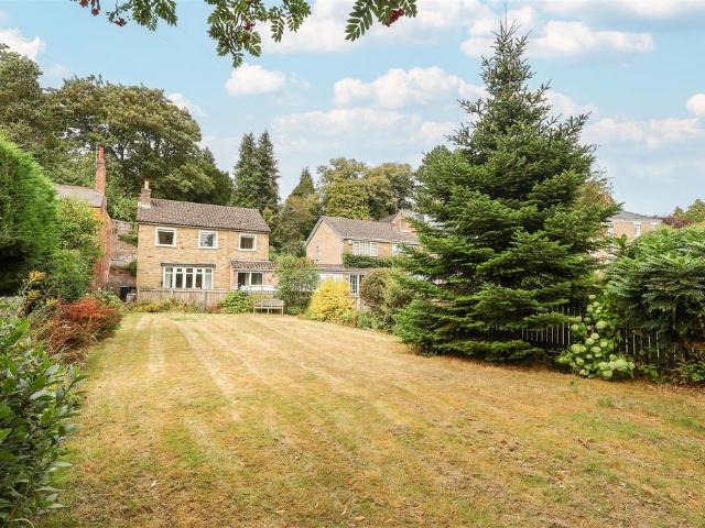 4 bedroom link detached house for sale