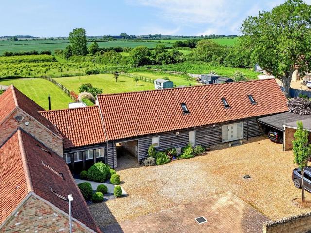 4 bedroom link detached house for sale