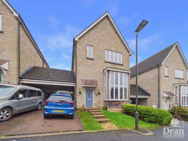 4 bedroom link detached house for sale