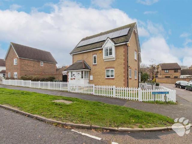 4 bedroom link detached house for sale