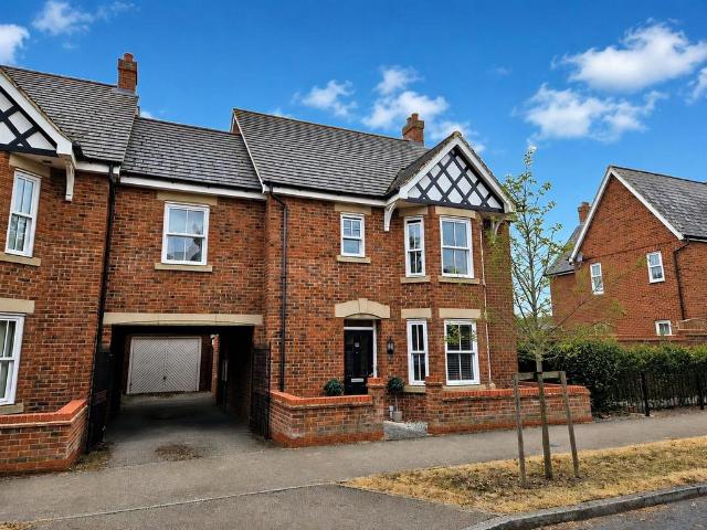 4 bedroom link detached house for sale