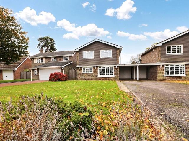 4 bedroom link detached house for sale