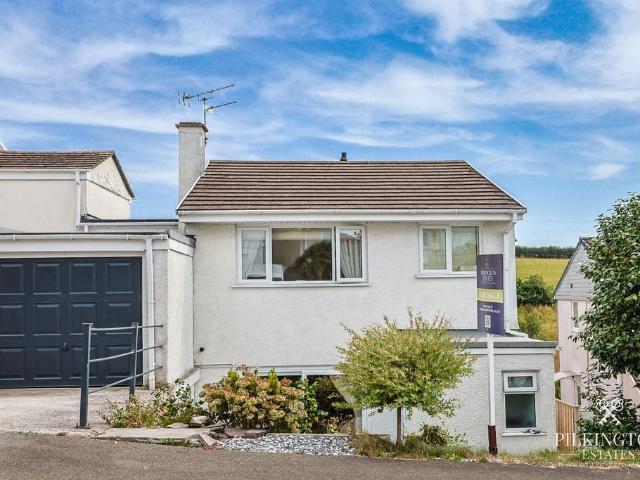 4 bedroom link detached house for sale