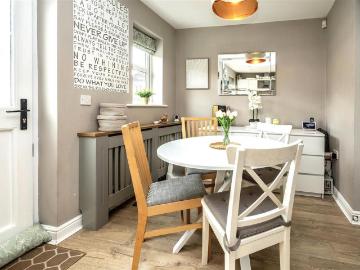 4 bedroom link detached house for sale