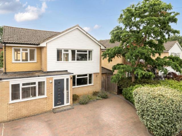 4 bedroom link detached house for sale