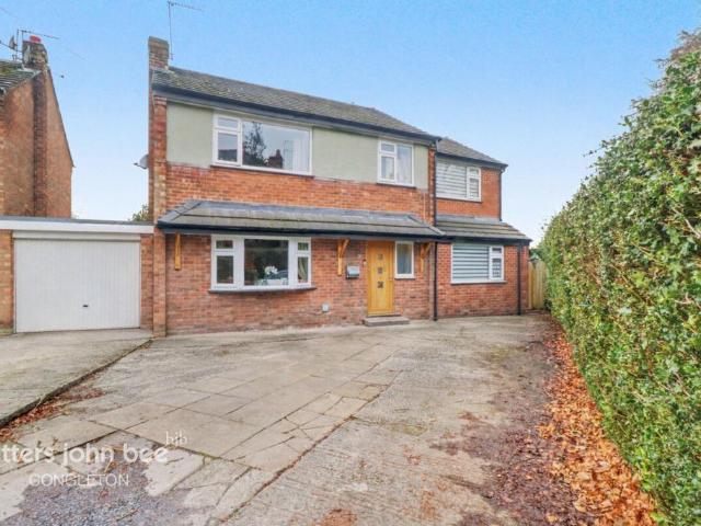 4 bedroom link detached house for sale