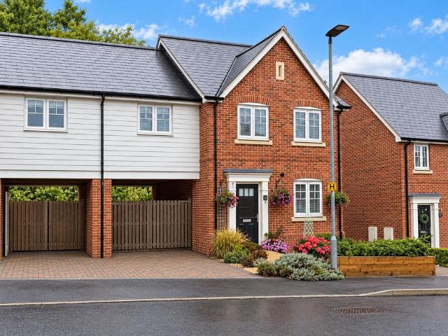 4 bedroom link detached house for sale