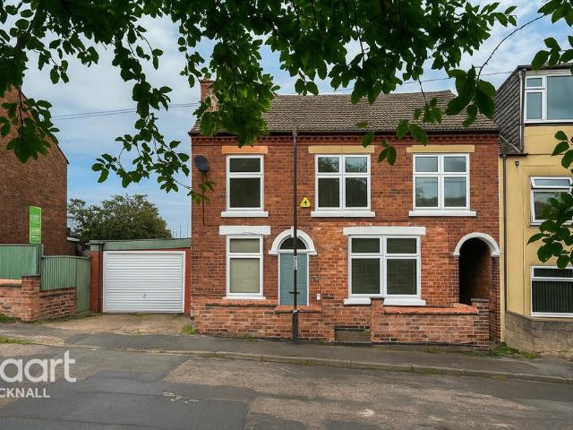 4 bedroom link detached house for sale