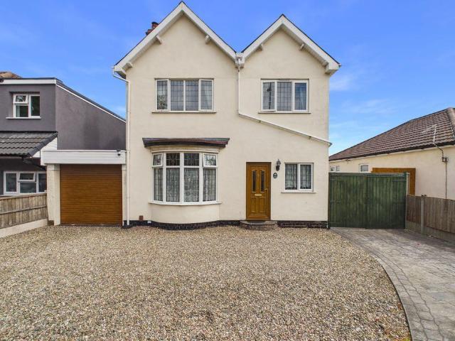 4 bedroom link detached house for sale