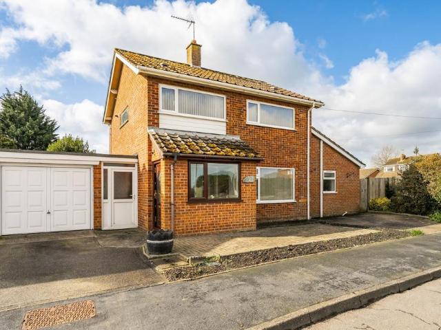 4 bedroom link detached house for sale