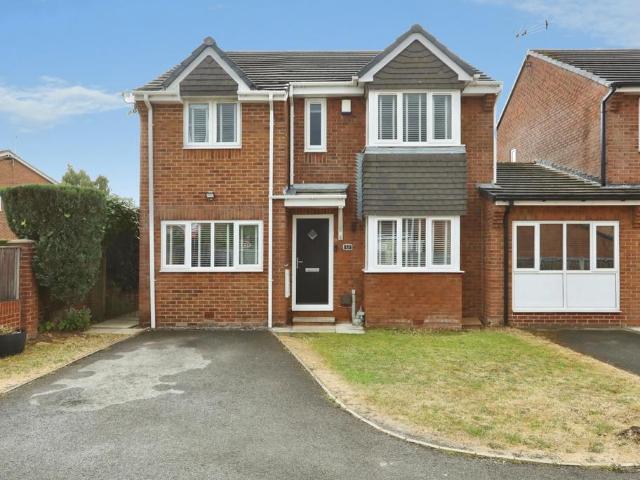 4 bedroom link detached house for sale
