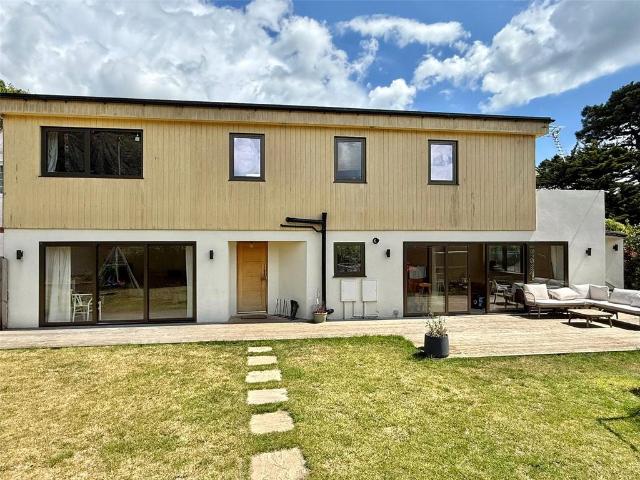 4 bedroom link detached house for sale
