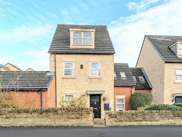 4 bedroom link detached house for sale