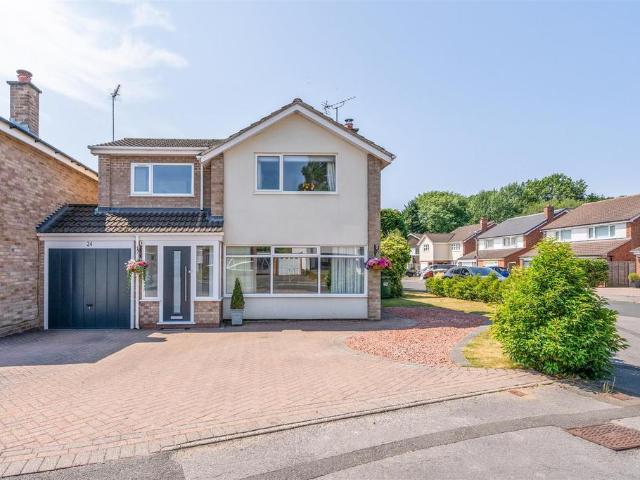4 bedroom link detached house for sale