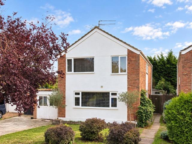 4 bedroom link detached house for sale