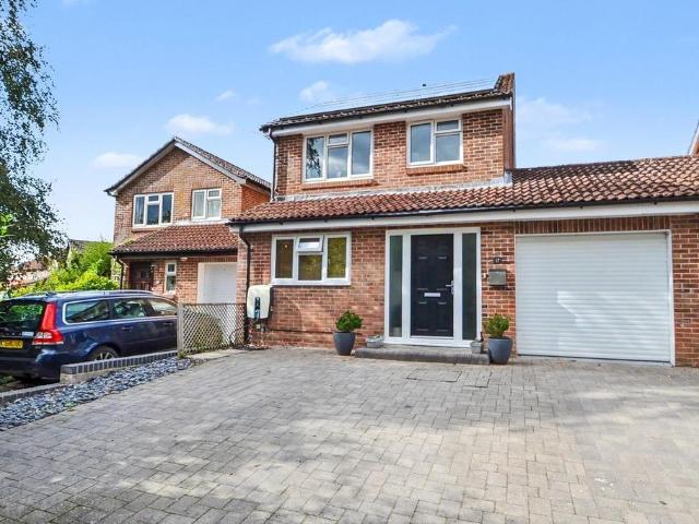 4 bedroom link detached house for sale