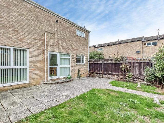 4 bedroom link detached house for sale
