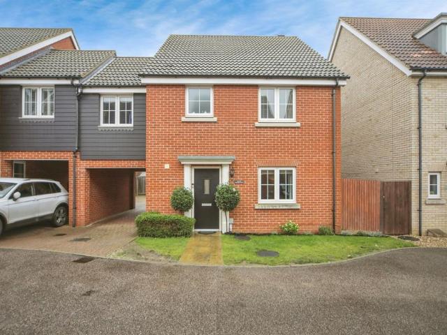 4 bedroom link detached house for sale
