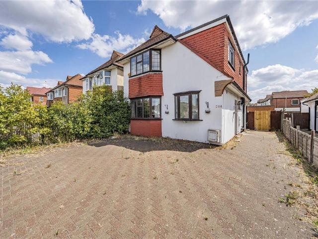 4 bedroom link detached house for sale