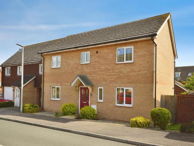 4 bedroom link detached house for sale