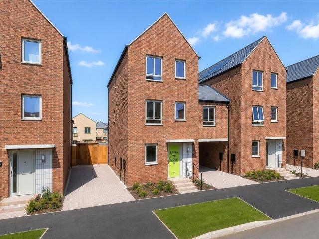 4 bedroom link detached house for sale